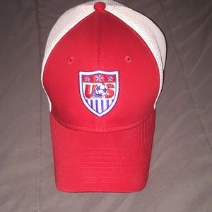 NWOT USMNT Red New Era Flex Fit M/L Soccer Hat